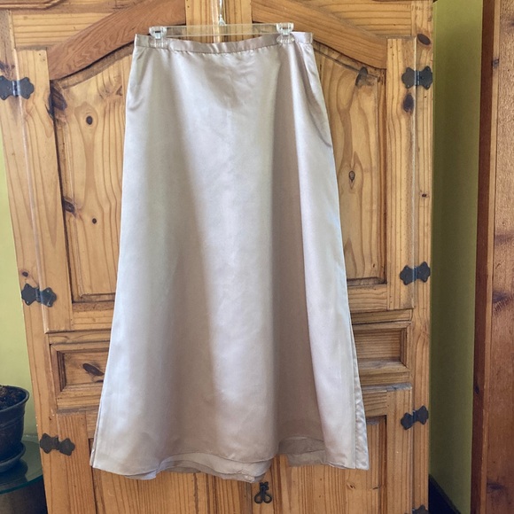 Dresses & Skirts - Women’s metallic gold full length dressy formal skirt size 22